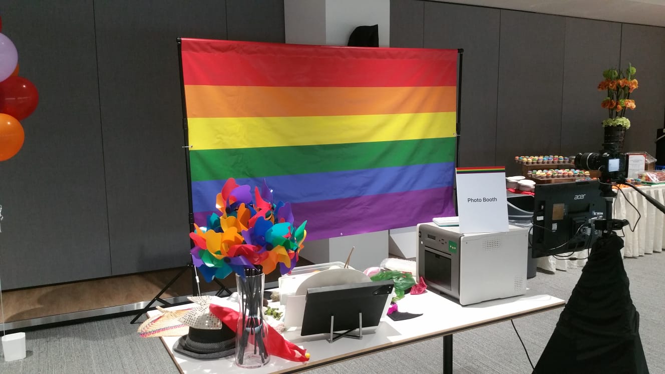 Apple Customized Photo Booth @ Apple Main Office | Apple Customized Photo Booth @ Apple Main Office