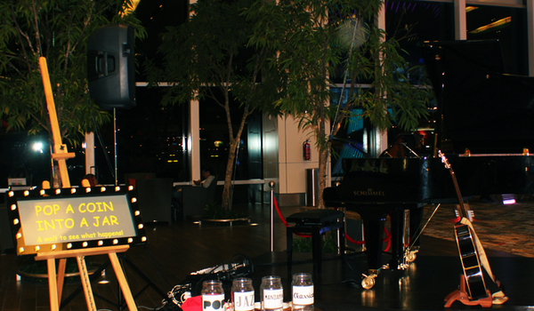 Human Live Music Jukebox @ Changi Airport Transit Area