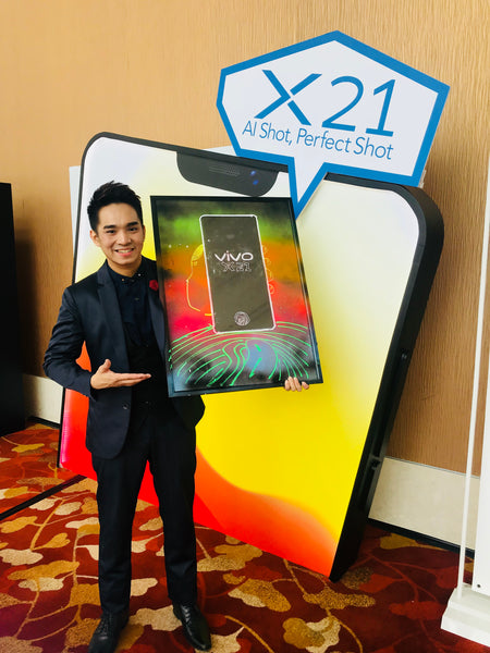 Vivo X21 launch UV Glow Fire Painting @ MBS