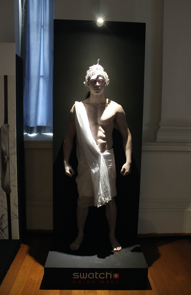 Interactive Human Statues @ Swatch Skin Irony Launch