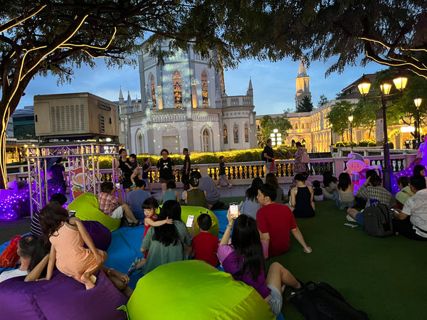 Christmas Outdoor Movie Screening & Caroling @ Chijmes