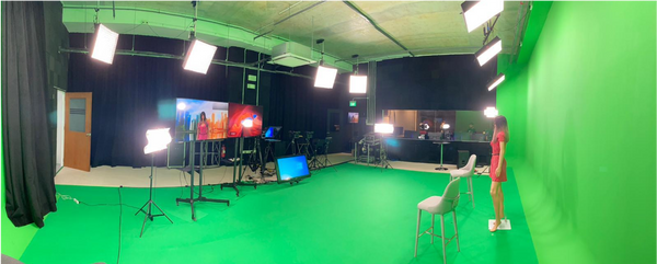 Hybrid Panoramic Greenscreen Virtual Set