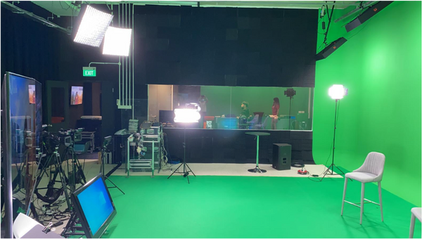 Hybrid Panoramic Greenscreen Virtual Set